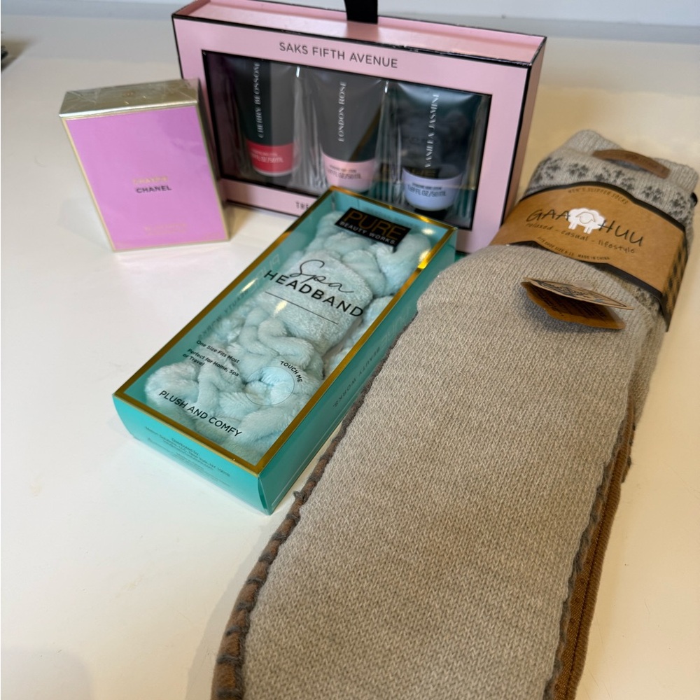 CHANEL Chance Eau de Parfum in Pink self care kit (Includes all items pictured)